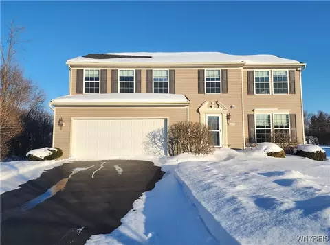 5839 Pinehurst Ct, Lake View, NY 14085