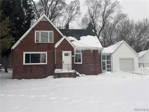 95 Reserve Rd, West Seneca, NY 14224