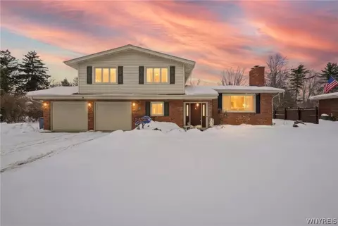 427 Cherry Ln, Lewiston, NY 14092