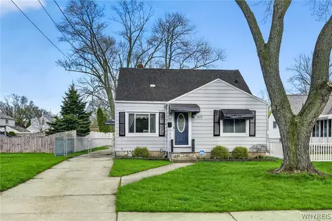 1009 Pasadena Ave, Niagara Falls, NY 14304