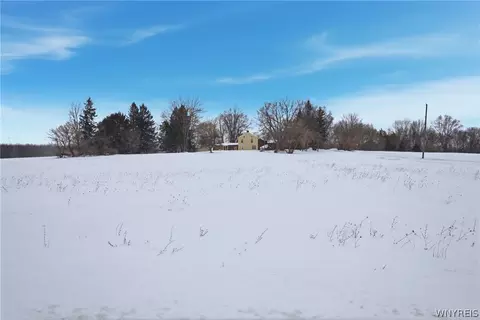 7127 Kinne Rd, Lockport, NY 14094