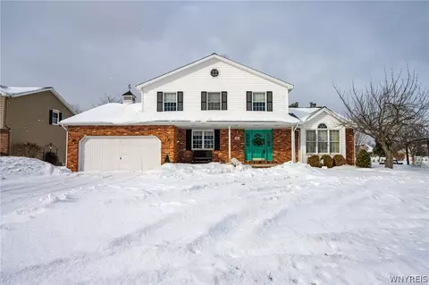 16 Buckhorn Ct, Grand Island, NY 14072