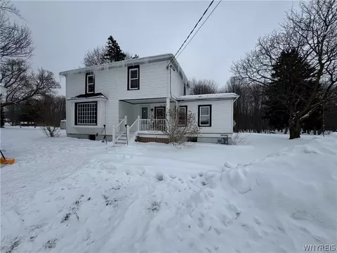 7124 Ridge Rd, Lockport, NY 14094