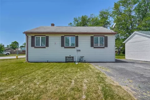 22 Idlebrook Dr, Cheektowaga, NY 14225