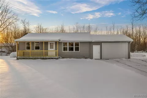 6740 Riddle Rd, Royalton, NY 14094