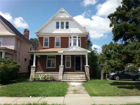 548 10th St, Niagara Falls, NY 14301