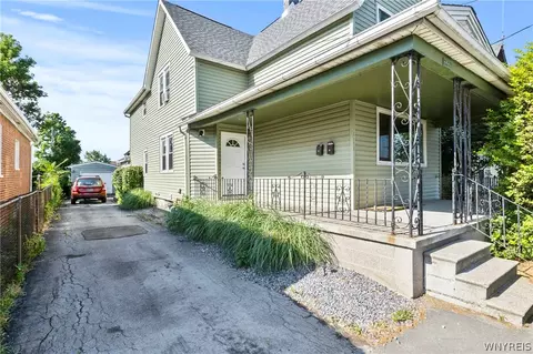 2279 Broadway St, Sloan, NY 14212