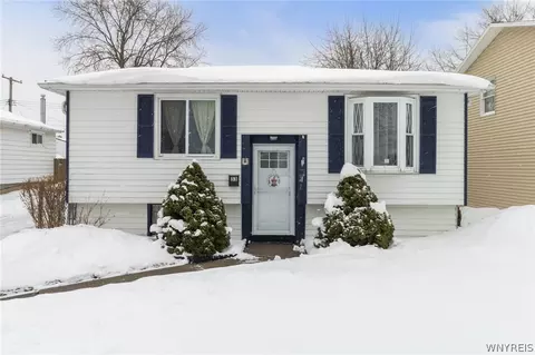 33 John Brian Ln, Cheektowaga, NY 14227