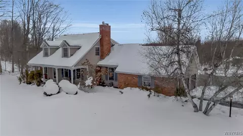 1330 Sturgeon Point Rd, Evans, NY 14047