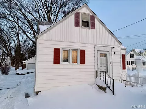 1239 N Military Rd, Niagara Falls, NY 14304