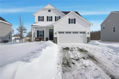 555 Limestone Ct, Grand Island, NY 14072