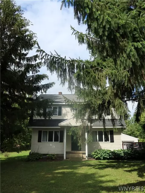 5128 Armor Duells Rd, Orchard Park, NY 14127