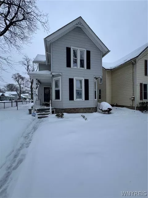 482 Hawley St, Lockport, NY 14094