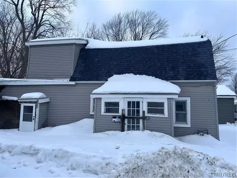 33 Marshall Pl, Lockport, NY 14094