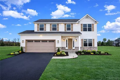 5151 Bridle Path Ln, Lewiston, NY 14092