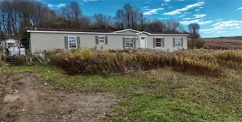 11046 Sandbank Rd, Freedom, NY 14065