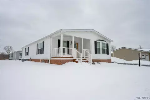 4597 Leytonstone Ave, Clarence, NY 14031