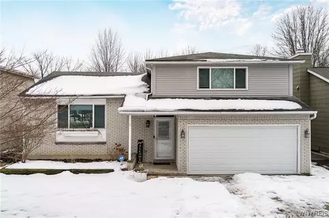 92 Sunset Ct, Amherst, NY 14228