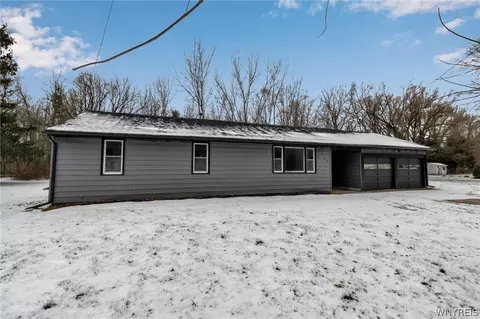6018 Godfrey Rd, Burt, NY 14028