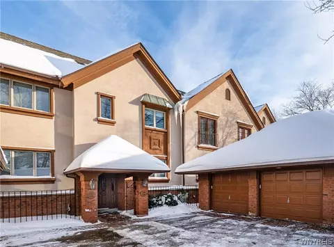 182 Castlebrooke Ln, Amherst, NY 14221