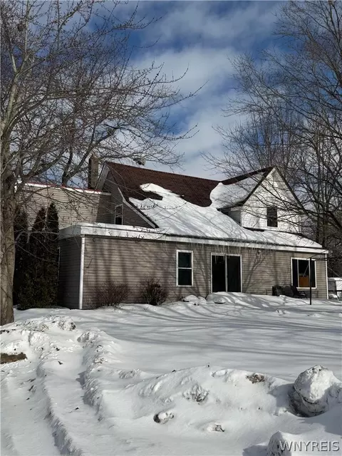 2999 Lower Mountain Rd, Cambria, NY 14132