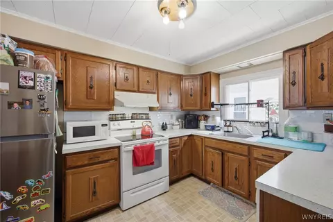Kitchen - 74 Eiseman Ave, Tonawanda, NY 14217 photo 2 of 5