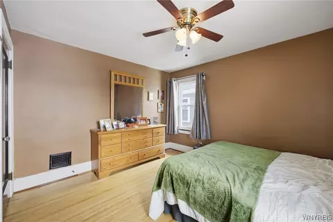 Bedroom - 74 Eiseman Ave, Tonawanda, NY 14217 photo 4 of 6