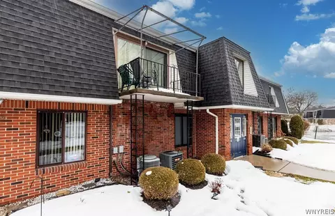79 Foxberry Dr # B, Getzville, NY 14068