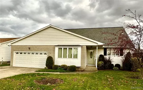 73 Fairoaks Ln, Cheektowaga, NY 14227
