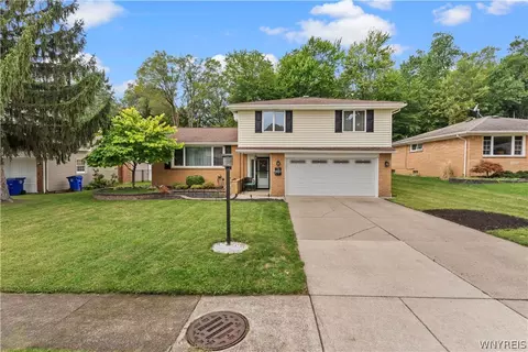 76 Rosewood Dr, West Seneca, NY 14224