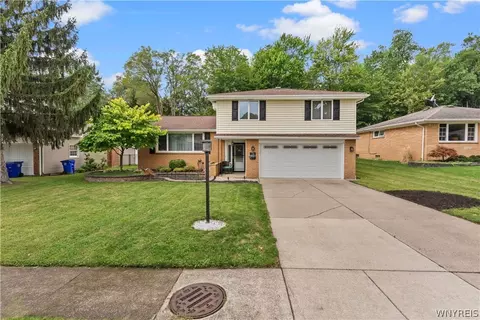 76 Rosewood Dr, West Seneca, NY 14224