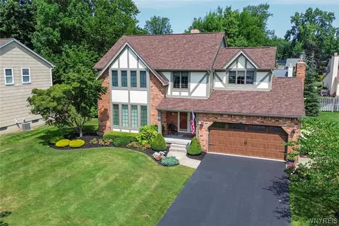 19 Bramblewood Ln, East Amherst, NY 14051
