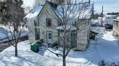 35 Temple Pl, Aurora, NY 14052