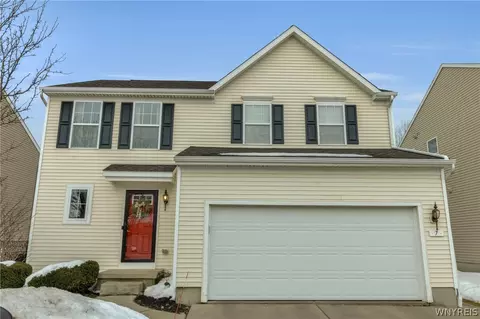 7 Scooter Ln, Hamburg, NY 14075