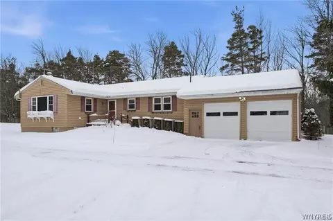 6525 Scherff Rd, Orchard Park, NY 14127