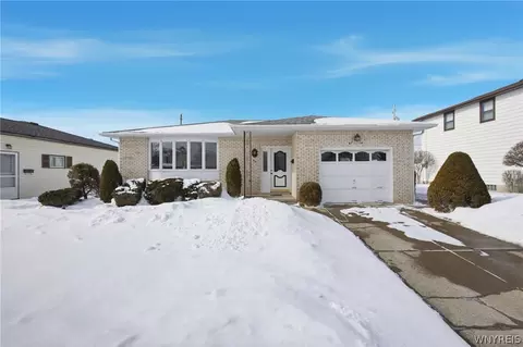 20 Fairoaks Ln, Cheektowaga, NY 14227