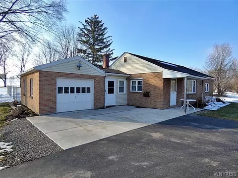 10209 Broadway Rd, Persia, NY 14070