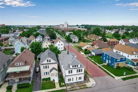 72 Sunset St, Buffalo, NY 14207
