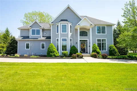 177 Promenade Ln, Amherst, NY 14221