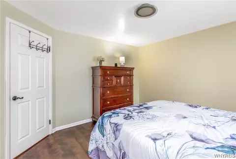Bedroom - 4788 Mapleton Rd, Pendleton, NY 14094 photo 4 of 6