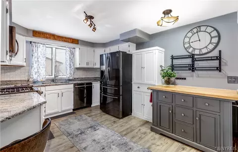 Kitchen - 4788 Mapleton Rd, Pendleton, NY 14094 photo 2 of 3