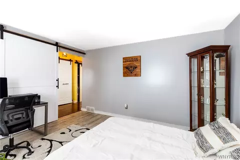 Bedroom - 4788 Mapleton Rd, Pendleton, NY 14094 photo 2 of 6