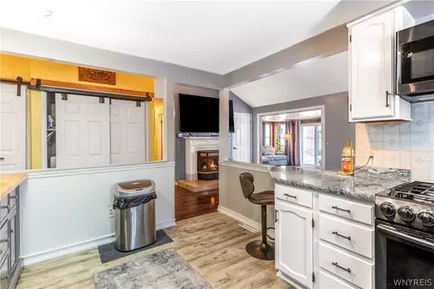 Entry Way - 4788 Mapleton Rd, Pendleton, NY 14094 photo 1 of 7