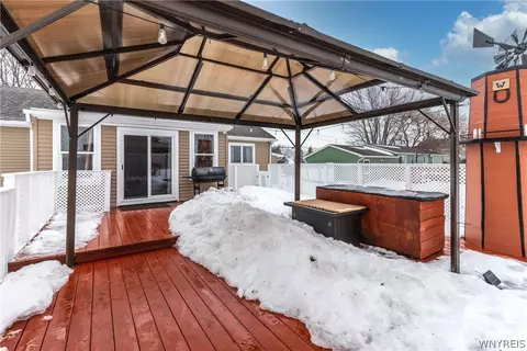 Exterior - 4788 Mapleton Rd, Pendleton, NY 14094 photo 4 of 6