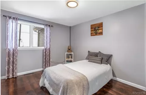 Bedroom - 4788 Mapleton Rd, Pendleton, NY 14094 photo 5 of 6