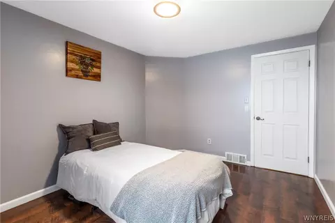 Bedroom - 4788 Mapleton Rd, Pendleton, NY 14094 photo 6 of 6