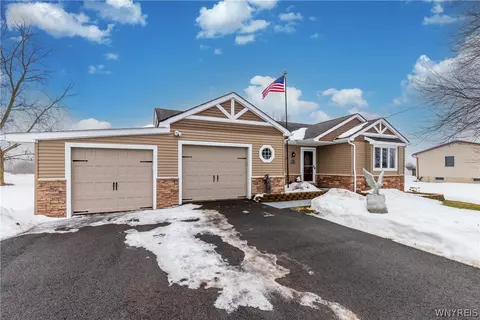 4788 Mapleton Rd, Pendleton, NY 14094