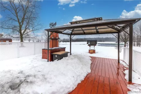 Exterior - 4788 Mapleton Rd, Pendleton, NY 14094 photo 2 of 6