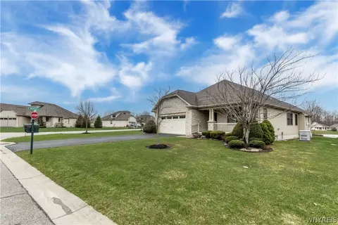 2 Lakeside Cir, Elma, NY 14059