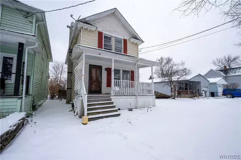 17 Harold Pl, Lancaster, NY 14086